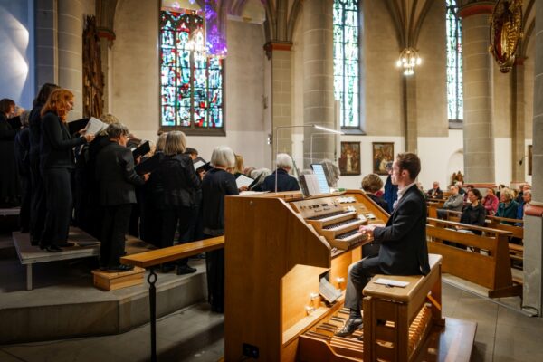 2026-10-11_w_Lichtblick (11) Bochum, 11.10.2026, die Stadtkantorei in der Propsteikirche St. Peter und Paul - Zoltán Kodály: Laudes Organi und Maurice Duruflé: Requiem. Mit George F. Warren (Orgel) und Irene Carpentier (Sopran) unter der Leitung von Mechthild Jaskulsky | F o t o : V o l k e r W i c i o k