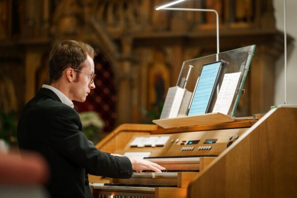 2026-10-11_w_Lichtblick (18) Bochum, 11.10.2026, die Stadtkantorei in der Propsteikirche St. Peter und Paul - Zoltán Kodály: Laudes Organi und Maurice Duruflé: Requiem. Mit George F. Warren (Orgel) und Irene Carpentier (Sopran) unter der Leitung von Mechthild Jaskulsky | F o t o : V o l k e r W i c i o k