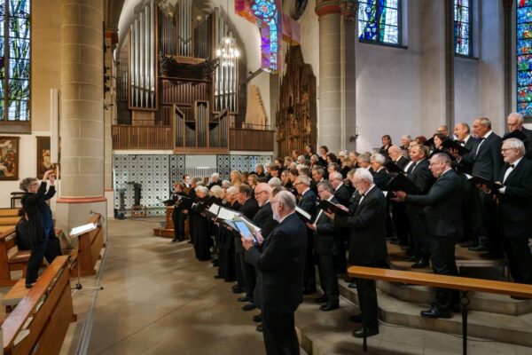2026-10-11_w_Lichtblick (23) Bochum, 11.10.2026, die Stadtkantorei in der Propsteikirche St. Peter und Paul - Zoltán Kodály: Laudes Organi und Maurice Duruflé: Requiem. Mit George F. Warren (Orgel) und Irene Carpentier (Sopran) unter der Leitung von Mechthild Jaskulsky | F o t o : V o l k e r W i c i o k