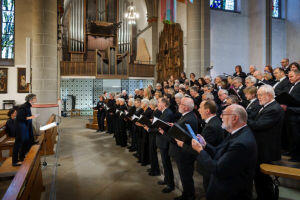 2026-10-11_w_Lichtblick (5) Bochum, 11.10.2026, die Stadtkantorei in der Propsteikirche St. Peter und Paul - Zoltán Kodály: Laudes Organi und Maurice Duruflé: Requiem. Mit George F. Warren (Orgel) und Irene Carpentier (Sopran) unter der Leitung von Mechthild Jaskulsky | F o t o : V o l k e r W i c i o k