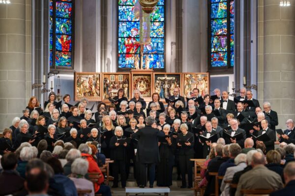 2026-10-11_w_Lichtblick (7) Bochum, 11.10.2026, die Stadtkantorei in der Propsteikirche St. Peter und Paul - Zoltán Kodály: Laudes Organi und Maurice Duruflé: Requiem. Mit George F. Warren (Orgel) und Irene Carpentier (Sopran) unter der Leitung von Mechthild Jaskulsky | F o t o : V o l k e r W i c i o k