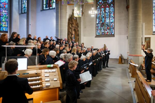 2026-10-11_w_Lichtblick (8) Bochum, 11.10.2026, die Stadtkantorei in der Propsteikirche St. Peter und Paul - Zoltán Kodály: Laudes Organi und Maurice Duruflé: Requiem. Mit George F. Warren (Orgel) und Irene Carpentier (Sopran) unter der Leitung von Mechthild Jaskulsky | F o t o : V o l k e r W i c i o k